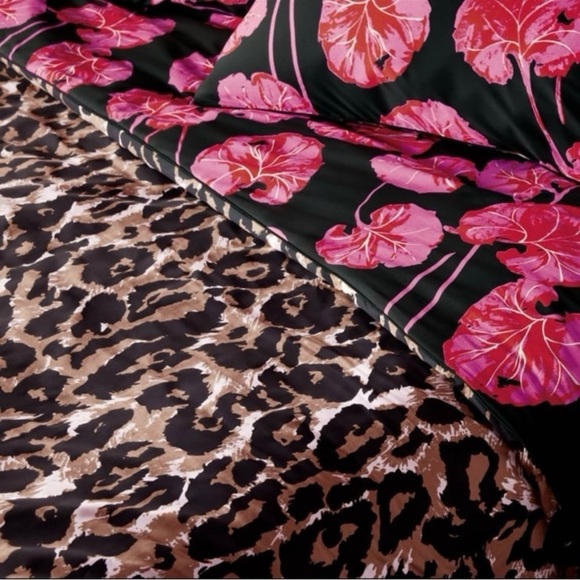 🐆NO OFFERS! DVF LIM ED COMFORTER SET - Picture 4 of 10